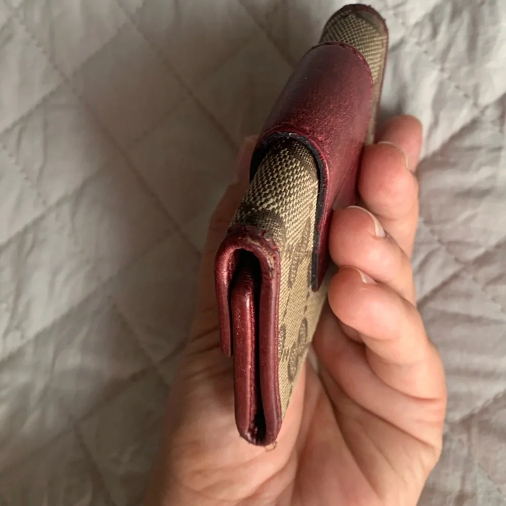 Authentic Gucci key case - Picture 8 of 12